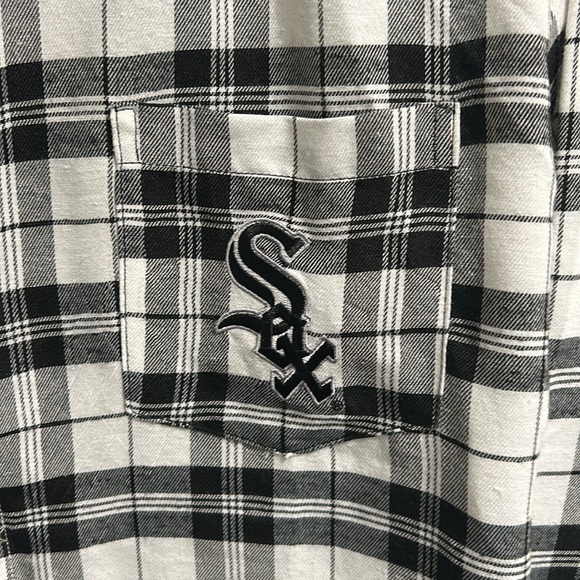 Women’s plaid White Sox button-down - Picture 2 of 3